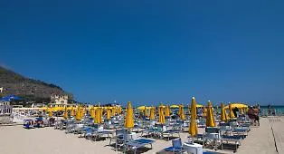 Mondello, rientrati parametri valori batteriologici: revocato il divieto balneazione