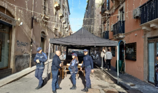 A Catania promo volgare in Piazza Universit&agrave;: stand smontato dopo il video virale