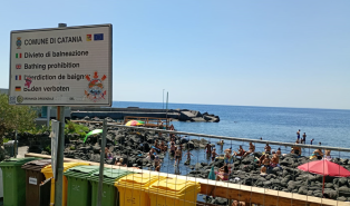 Divieti di balneazione a Catania: ecco l'ordinanza del sindaco Trantino per l'estate 2026 con i tratti off limits