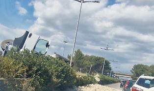 Grave incidente stradale sul primo tratto della Ragusa mare, traffico bloccato