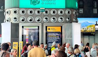 Avvisi di attivit&agrave; vulcanica all'aeroporto di Catania