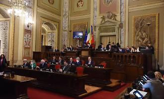 Manovra, il rebus Mpa: da un lato esulta, dall'altro fa mancare i voti