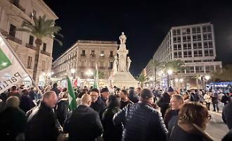 La festa del fronte del "S&igrave;" nelle piazze di Palermo e Catania: &laquo;Una risposta al modo in cui la destra costruisce il consenso&raquo;
