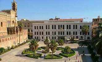 Palermo, professoressa di lettere del liceo classico Vittorio Emanuele muore in classe durante un'interrogazione