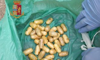 Ingerisce pi&ugrave; di 30 ovuli di eroina e finisce in ospedale: un arresto a Palermo