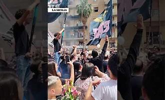Il coro ultras nella piazza di Borgo Vecchio: &laquo;Alessia nel cuore&raquo;. L'omaggio alla bambina super-tifosa nel giorno dei funerali
