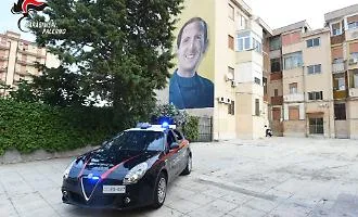 L'oltraggio al beato Pino Puglisi che ha lottato la mafia e a Papa Francesco, minorenne si scaglia contro i pannelli dedicati al sacerdote