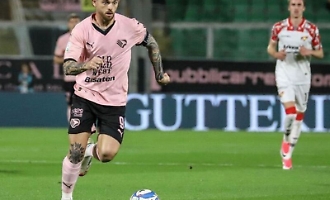 L'attaccante rosanero Brunori (foto Alessandra Lo Monaco)