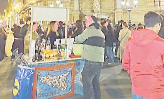 Palermo, gli abusivi dello spritz tornano ai Quattro Canti: i banchetti sequestrati e i depositi di alcolici