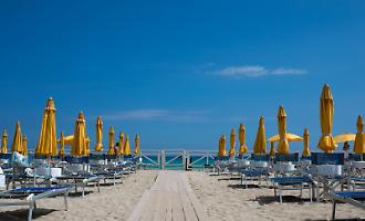 Italo Belga, parte la campagna social: &laquo;Ora vi mostriamo cosa facciamo per la spiaggia&raquo;