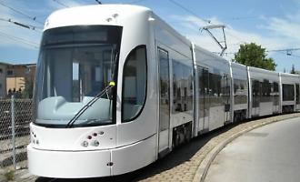 Il tram a Palermo, due vetture arrivano prima dei binari: il piano per mantenere la flotta