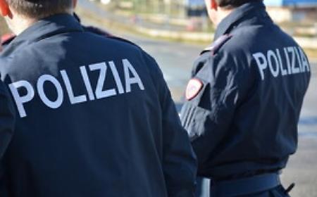 Piazza Giulio Cesare, cittadino tunisino picchia una donna per rubarle il telefono: arrestato