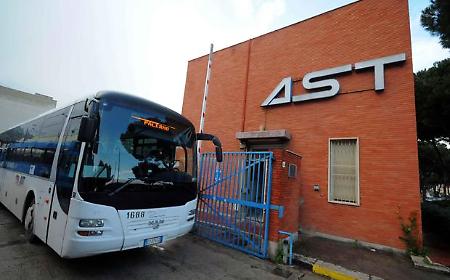 Scassinatori all'Ast, il bottino &egrave; di 50mila euro ed &egrave; caccia alla "talpa"