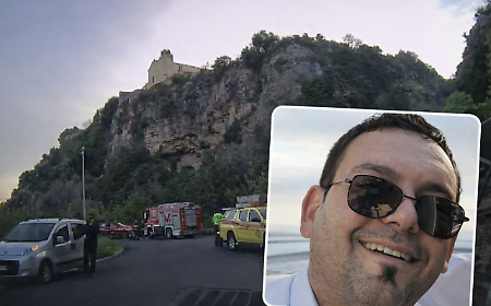 Ispica, una folla immensa e commossa ha partecipato ai funerali di Alessandro Scapellato