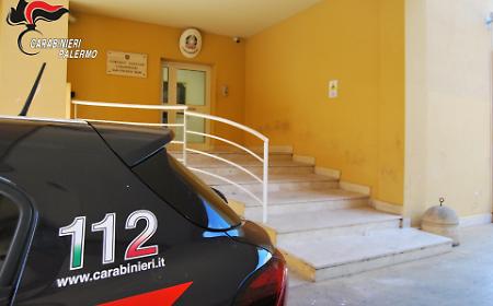 Blitz dei carabinieri allo Zen, trovate munizioni, armi e droga: arrestati padre e figlio di 18 anni
