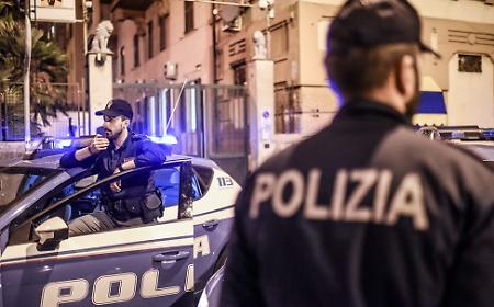 Sorpresi a smontare infissi in un appartamento: arrestati due palermitani