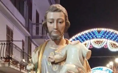 Villafrati, San Giuseppe cade dal fercolo durante la processione: ferito un uomo di 56 anni