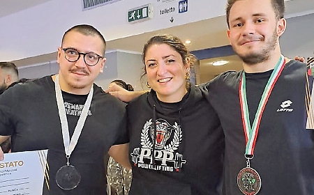 powerlifting d&rsquo;oro una pioggia di medaglie