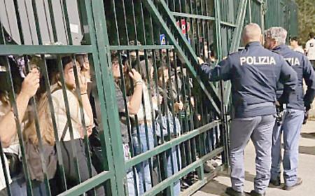 Festa Popshock a Unipa, in duemila dentro e molti restano fuori per la sicurezza. Gli studenti: &laquo;Pensionato bloccato&raquo;