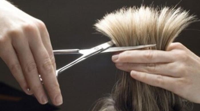 Catania, parrucchieri abusivima col reddito di cittadinanza