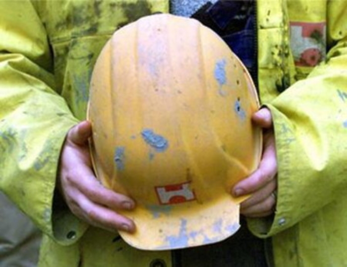 Cede una lastra e precipita giù:  grave operaio di un'impresa edile