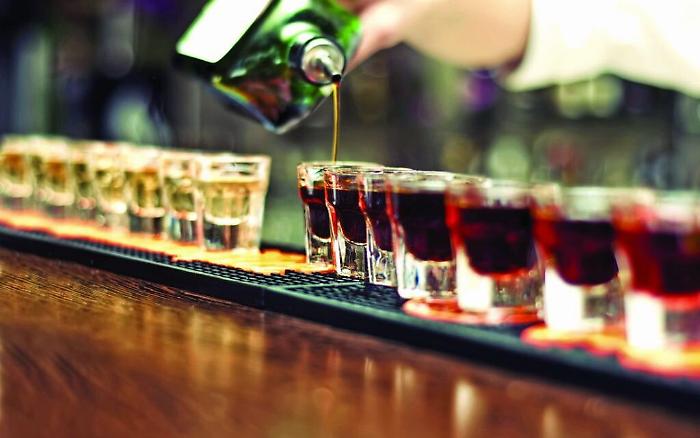 Vendita di alcolici a minori: la Questura chiude 4 bar