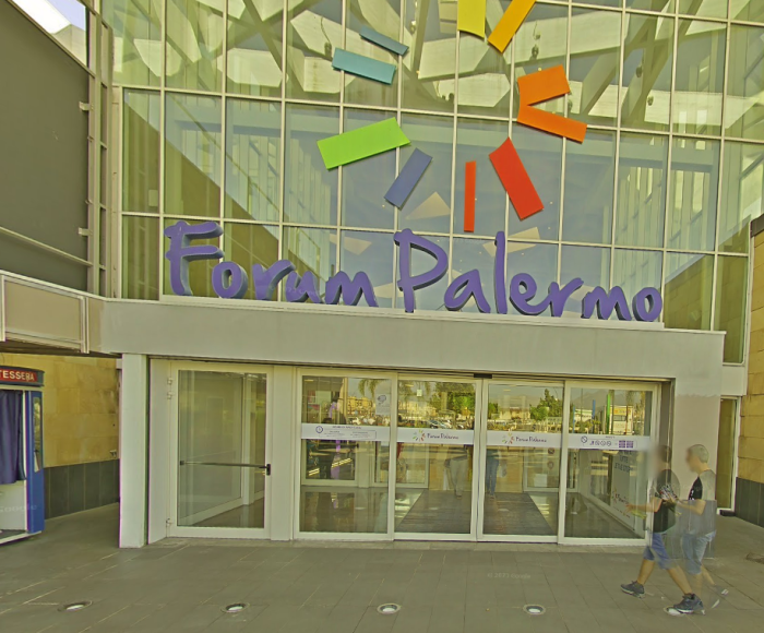 Spari con pistola a salve nel centro commerciale Forum di Palermo