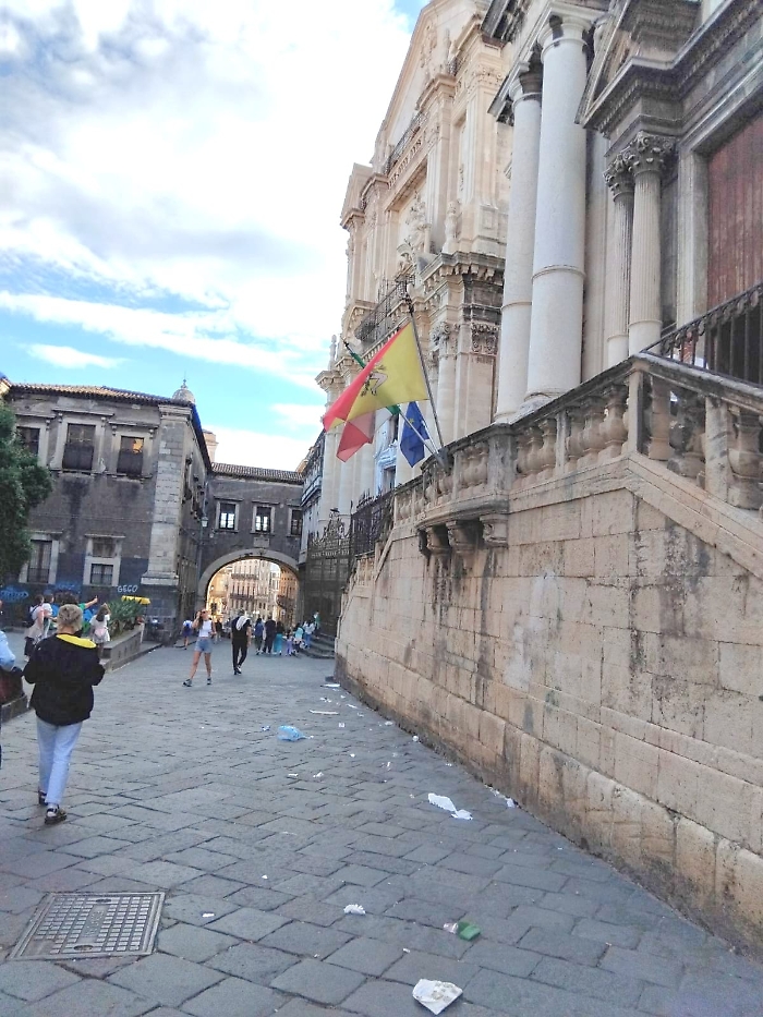 Catania. Cuore barocco soffocato dai rifiuti: l'UNESCO chiede rispetto
