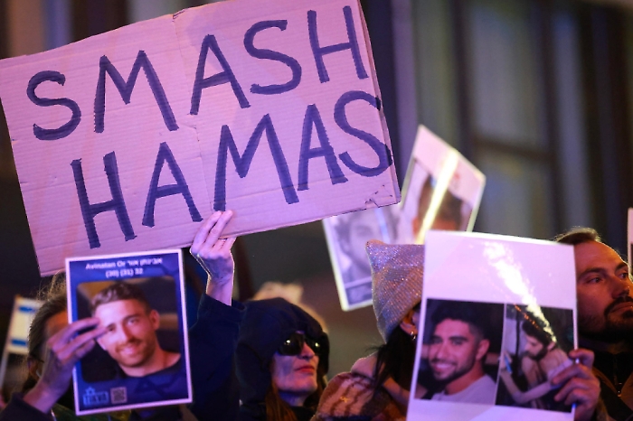 Smash Hamas il cartello a Berlino