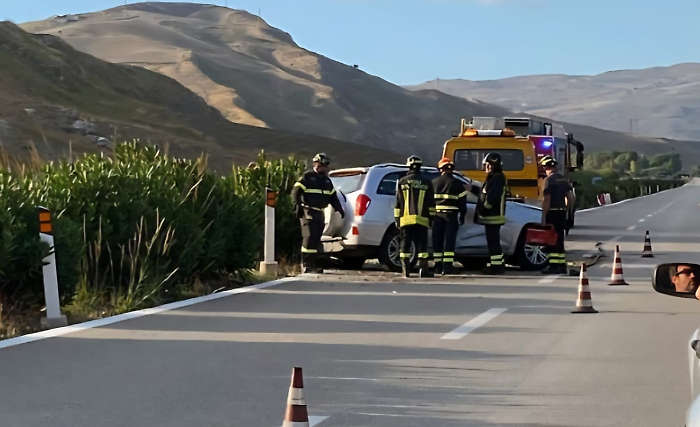 Suv si ribalta sull'autostrada Palermo-Catania: quattro feriti, uno trasferito in elisoccorso