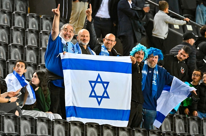 Israele, le salme dei quattro ostaggi verso Tel Aviv per l'identificazione. Paura per i Mondiali 2026