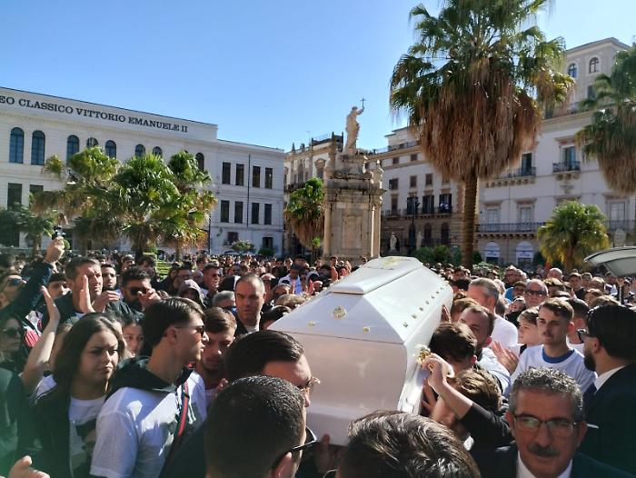 La bara di Paolo Taormina