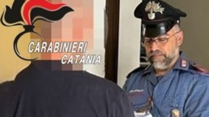 Catania, 72enne picchiato dalla moglie: la donna arrestata per maltrattamenti e lesioni