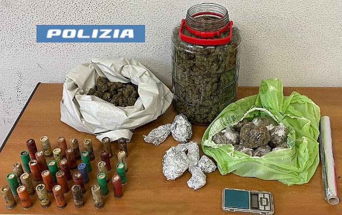 Catania, blitz della Polizia a Zia Lisa: sequestrati oltre 3 kg di marijuana  e munizioni