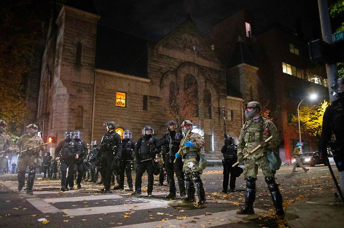 Usa, la corte d'appello d&agrave; ragione a Trump: s&igrave; alla Guardia Nazionale a Portland