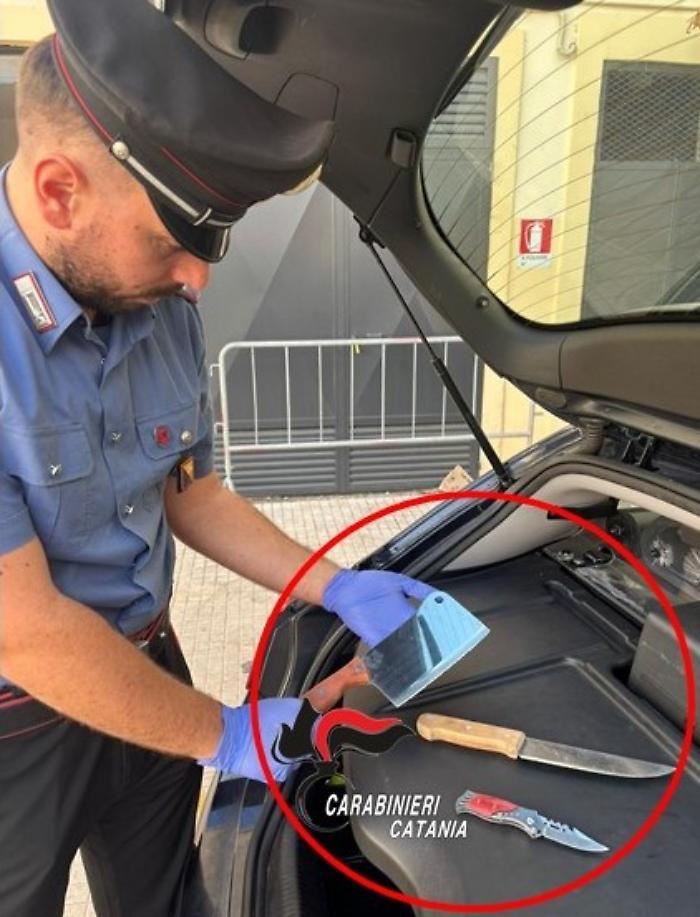 Armato di macete seminava il panico tra i passanti in corso Sicilia: arrestato immigrato irregolare