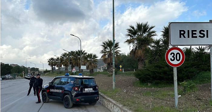 Riesi, violenta l'ex compagna e la filma con il telefonino: arrestato un 36enne