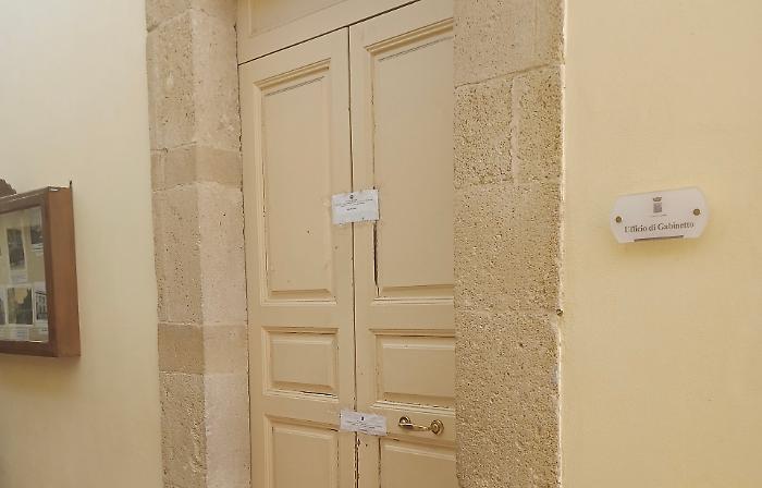 Sigilli e finestre chiuse nella stanza della Commissione antimafia