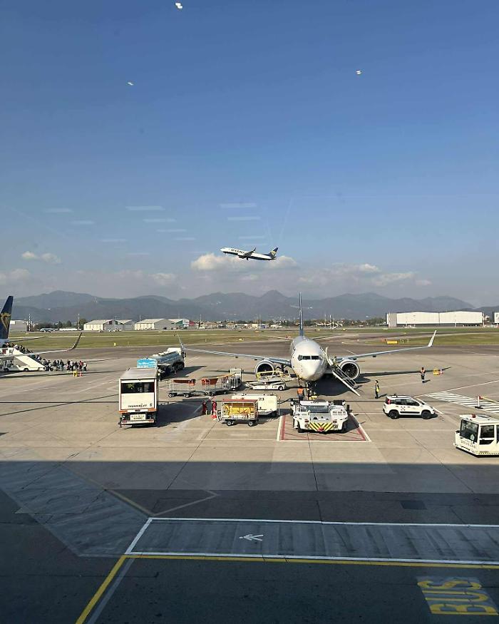 Traffico in aeroporto, e nelle zone vicine, per il Ponte di Ognissanti e lo scalo avverte i passeggeri