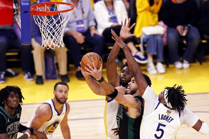 Canestro "diplomatico", l'Nba torna in Cina dopo sei anni: spettacolo, affari e una distensione fragile