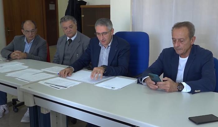 Trapani, l'acqua della diga finisce nei campi e non nelle case: molti comuni rischiano la sete ì