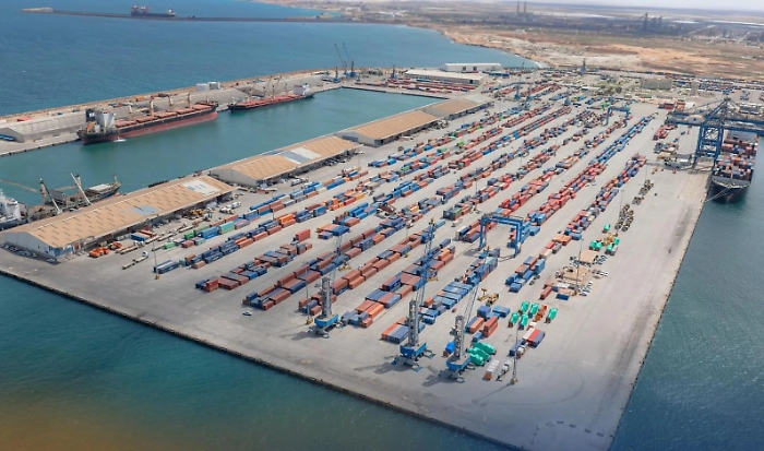 Nei container arrivati a Misurata c'erano 59 barche: «Servivano per il traffico di migranti» 