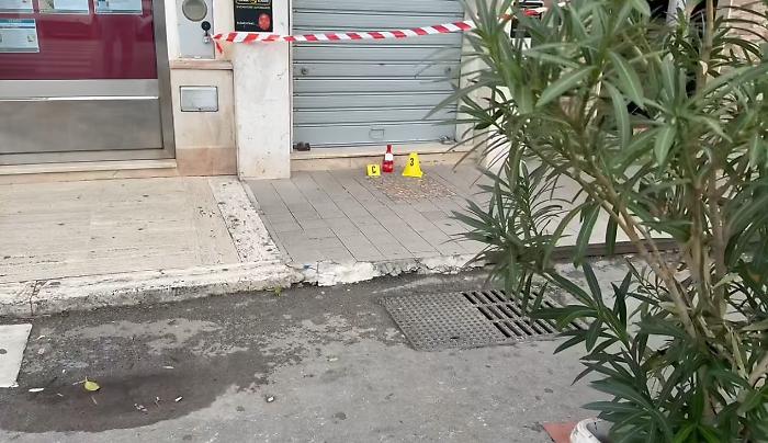 Palermo, l'ombra del racket a Sferracavallo: bottiglie di benzina davanti a cinque attivit&agrave; 