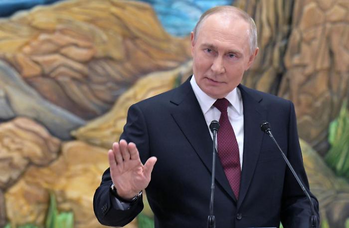 «Ritiratevi, o useremo la forza»: l’ultimatum di Putin a Kiev e la promessa, tutta politica, di non attaccare l’Europa