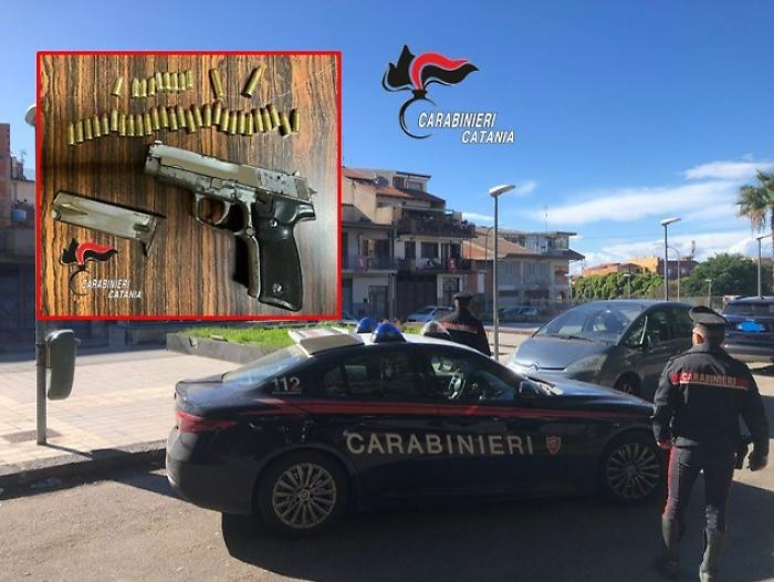 Tentato omicidio a Patern&ograve;, rissa per gelosia finisce in sparatoria: un arresto 
