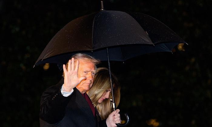 «Pausa permanente» all’immigrazione dal Terzo Mondo: perché Trump ha bloccato gli ingressi in Usa da 19 Paesi