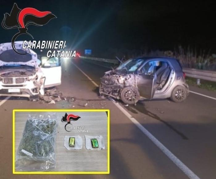 Ha un incidente e tra i rottami dell'auto i carabinieri trovano 1,2 chili di marijuana: corriere della droga arrestato mentre &egrave; in ospedale