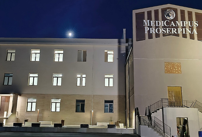 Enna, inaugurata nuova sede  della Facolt&agrave; di Medicina dell&rsquo;Universit&agrave; romena: &laquo;Abbiamo cominciato 10 anni fa in un garage&raquo;