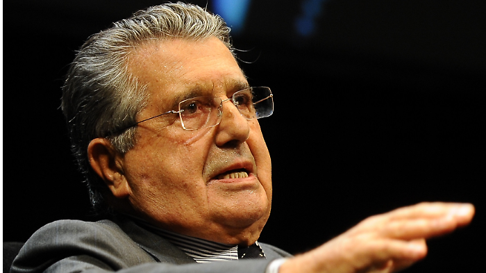 De Benedetti: «Elkann? Venderà i giornali e metterà l'oceano fra lui e i pm italiani»