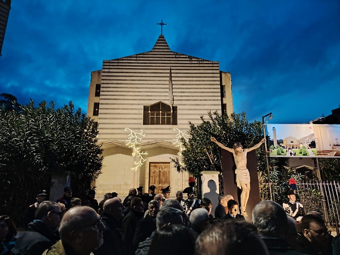 Il Crocifisso rinato torna a Borgo Nuovo, l'arcivescovo Lorefice: &laquo;Dove le istituzioni sono assenti, la mafia pasce&raquo;